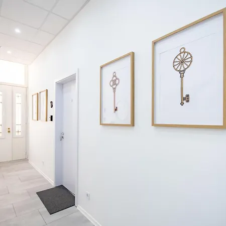 Vibrant Downtown Ac Budapest